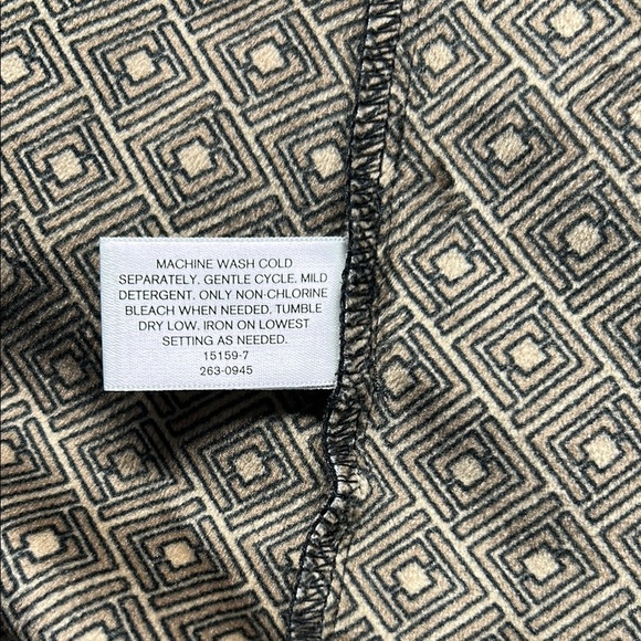 Liz Claiborne Women's Water Resistant Midweight Softshell Black Hooded Jacket - Picture 10 of 11